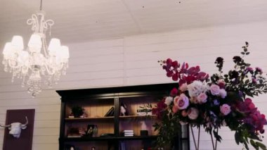 Dekoratör için koparılmış çiçekler.