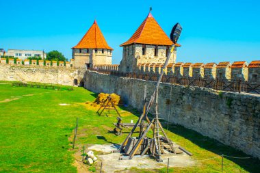 Ortaçağ ahşap mancınığının dış görünüşü. 