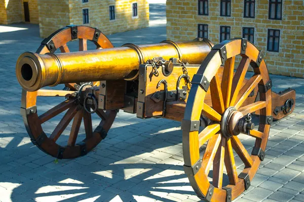 Ancien Canon Médiéval Artillerie Devant Mur Briques — Photo