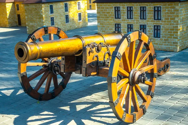 Ancien Canon Médiéval Artillerie Devant Mur Briques — Photo