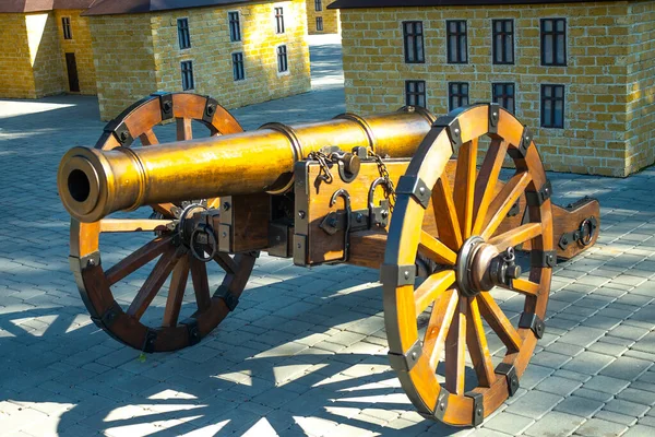 Old Medieval Artillery Canon Brick Wall — Stock Photo, Image