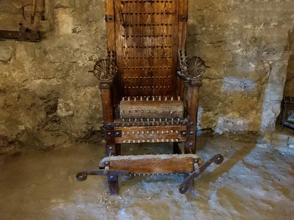 Деревянное Кресло Пыток Выставлено Палате Замка — стоковое фото