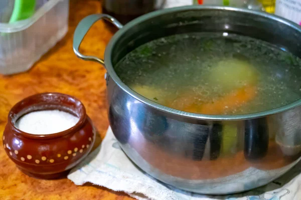 Frische Gemüsesuppe Der Pfanne Auf Dem Tisch — Stockfoto