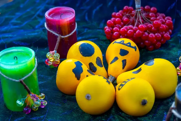 Calabazas Naranja Halloween Decorar Sobre Fondo Azul Utilizar Para Concepto — Foto de Stock