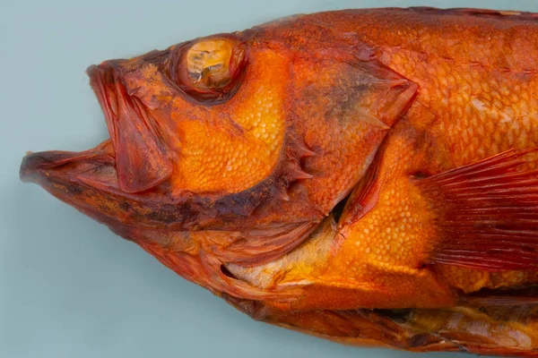 Varmrökt Bas Fisk Isolerad Vit Bakgrund — Stockfoto