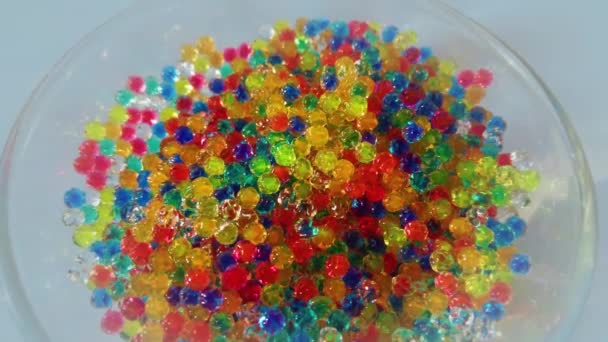 Bardakta Bir Sürü Küçük Jöle Topları Var Çok Renkli Şeker — Stok video