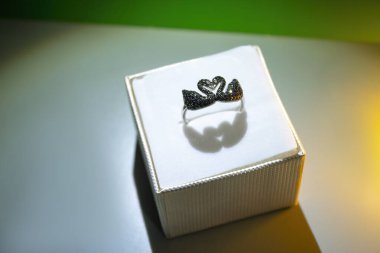 lüks elmas yüzük mücevher kutusu tarzında.