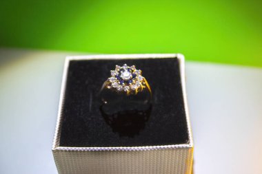 lüks elmas yüzük mücevher kutusu tarzında.