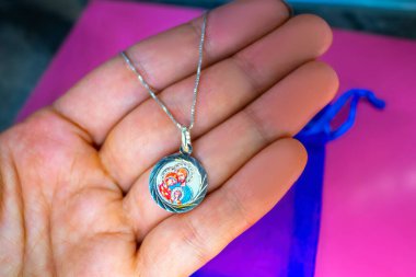 Lüks gümüş kolye mücevher kutusu stili