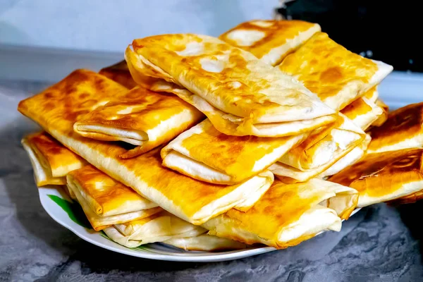 Shawarma Sanduíche Rolo Fresco Lavash Traditional Médio Oriente Lanche Rolos — Fotografia de Stock