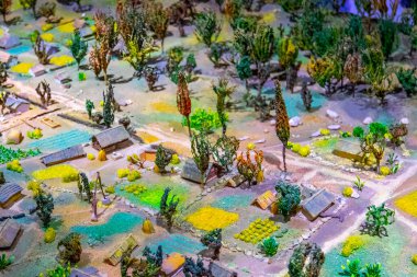 Köydeki küçük evlerin yerleşimi.