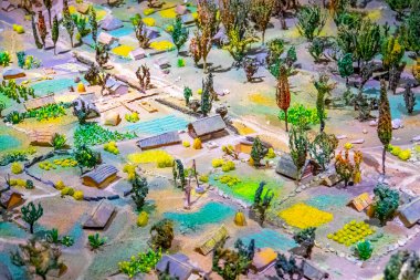 Köydeki küçük evlerin yerleşimi.