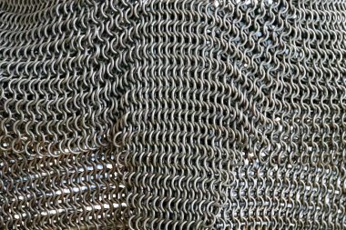 Zırh zinciri dokusu. Halka ya da zincirli çelik posta arkaplanı. Bir doku olarak zincir posta halkaları satırları.