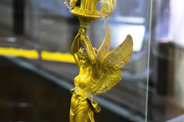 Klassischer Bronze Leuchter Ein Antiker Kerzenständer Ein Bronzekerzenbaum Goldener Kerzenständer — Stockfoto