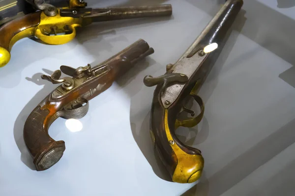 Closeup Vintage Pistols Table — Stock Photo, Image