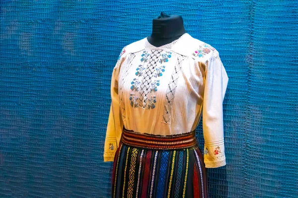 Παραδοσιακά Μολδαβικά Ρούχα Κεντημένα Χρωματιστές Γυναίκες Αντρικά Πουκάμισα Κεντημένα Πουκάμισα — Φωτογραφία Αρχείου