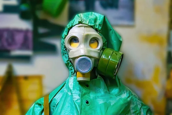 Man Wearing Gas Mask Radiation Protection Suit Standing Infront Factory — Stock Photo, Image