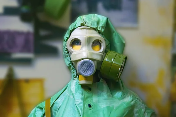 Man Wearing Gas Mask Radiation Protection Suit Standing Infront Factory — Stock Photo, Image