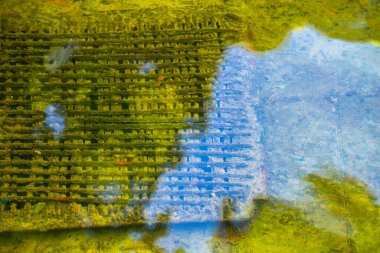 Çeşmedeki sualtı arıtma filtresi