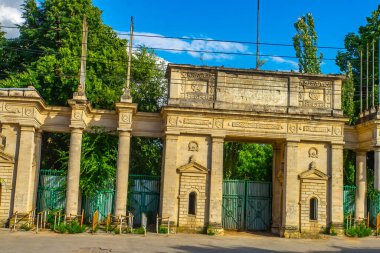 Moldova 'nın Kishinev kentinde, güneşli bir sonbahar gününde, Moldova' nın başkenti Kishinev 'in merkezindeki 12.09.2022 stadyumu.