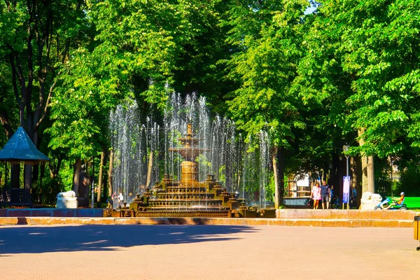 Moldávia Kishinev 2022 Vista Fonte Parque Central Cidade — Fotografia de Stock