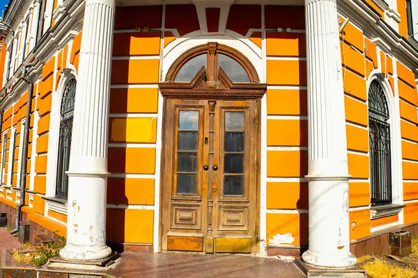Closeup Rustic Old Wooden Door — Stock Photo, Image