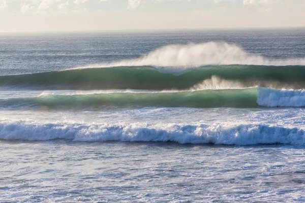 Ranní oceánu bobtná vlny — Stock fotografie