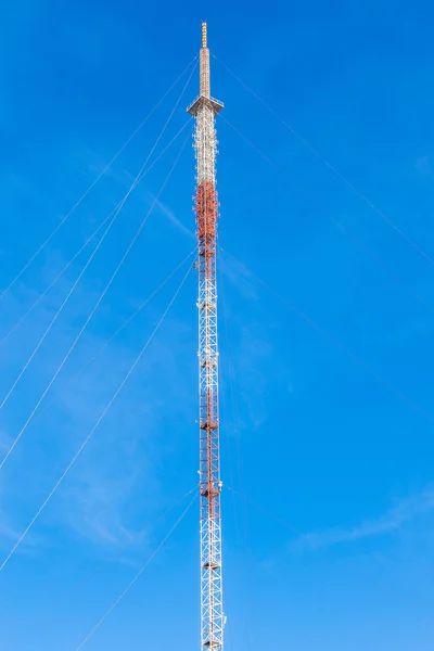 Torre de señal de TI de telecomunicaciones — Foto de Stock