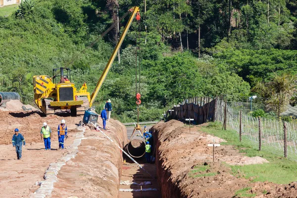 Будівництво aquaduct труби водопровідні — стокове фото