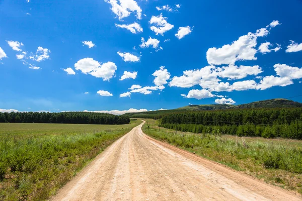 Camino de la suciedad montañas escénicas —  Fotos de Stock