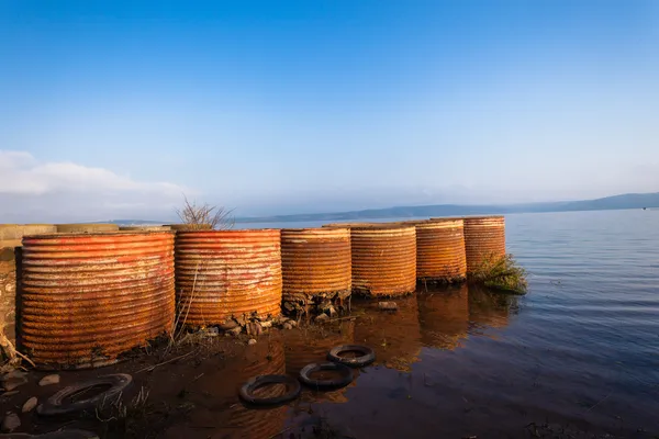 Damm Betontrommel Pier blaues Wasser — Stockfoto