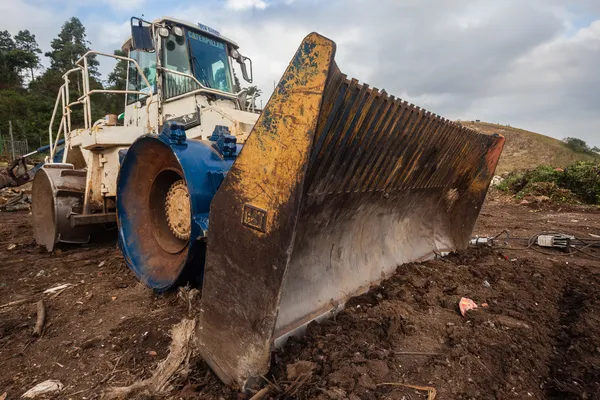 Máquina escavadora Grande Bin Waste Site — Fotografia de Stock