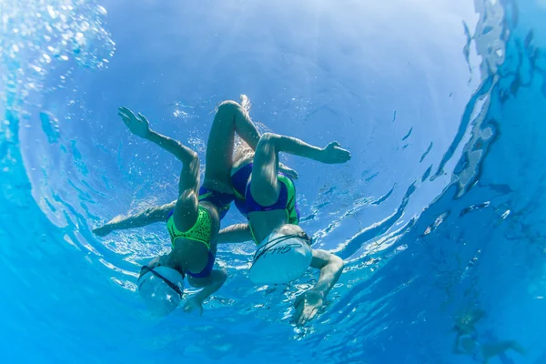 Natación acuática sincronizada — Foto de Stock