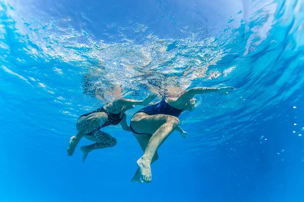 Nuoto acquatico sincronizzato — Foto Stock