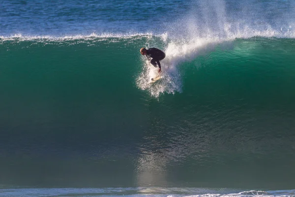 Surf Rider Catching Wave — Fotografia de Stock