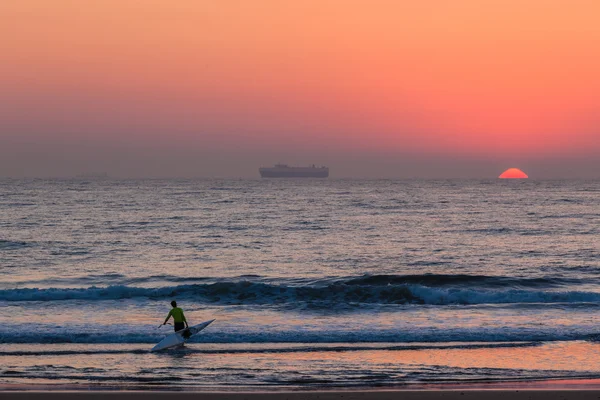 Surf-ski monobloku ocean beach sunrise — Stock fotografie