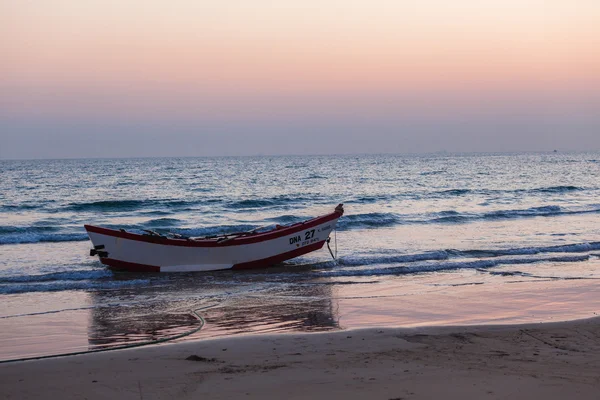 Fishermen Netting Boat Beach Sunrise — Stock Photo, Image