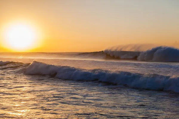 Sonnenaufgang Ozean Sturmwellen Kraft — Stockfoto