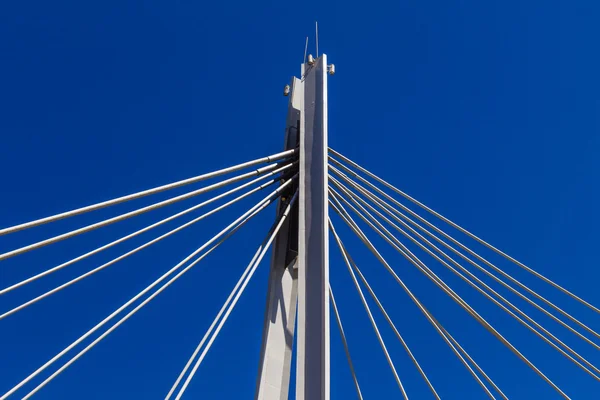 Gångbron kablar blå — Stockfoto