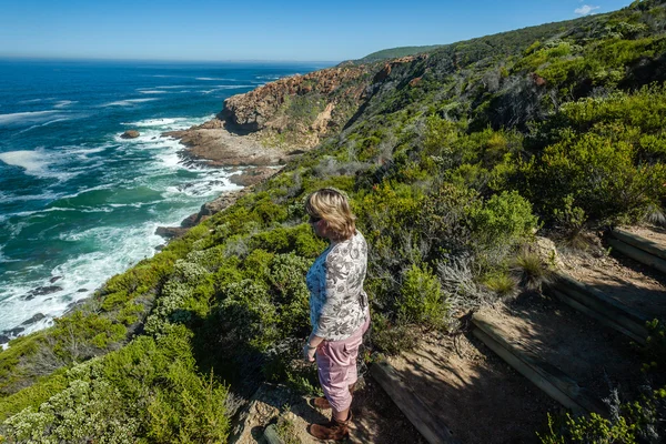 Ocean Coastline Cliffs Woman — Stock Photo, Image