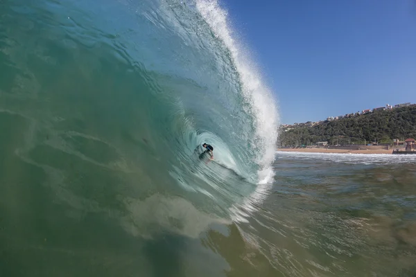 Surfista de surf dentro de la ola — Foto de Stock