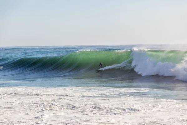 Vågorna cyklonen Surfer — Stockfoto