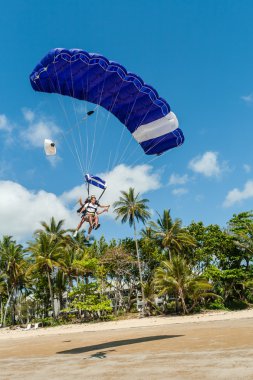 Tandem iniş skydiving