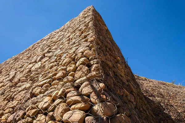 Kőből rakott fal építése — Stock Fotó