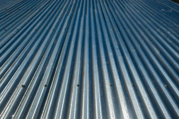 Sulcos de telhado de metal — Fotografia de Stock