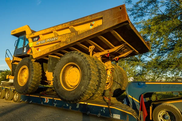 大規模な鉱山バケット車 — ストック写真