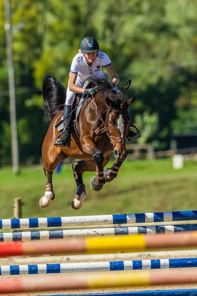 Equestrian Girl Horse Jumping Competition — Fotografie, imagine de stoc