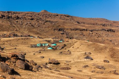 kırsal aşiret evleri manzara renkler