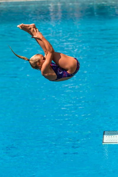 Chica piscina buceo acuático — Foto de Stock