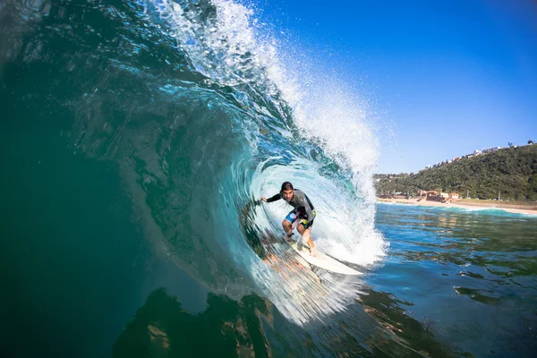 Surfař uvnitř duté vlny — Stock fotografie